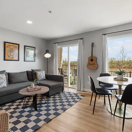 Nashville Oasis Walk To Broadway With Pool, Parking, Gym And Patio